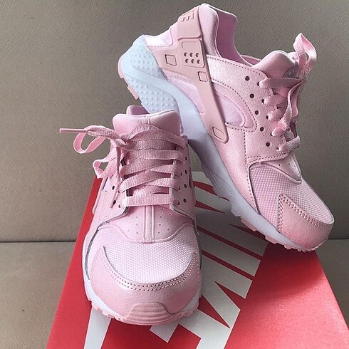 36,5 Beden Nike spor ayakkabı pembe huarache