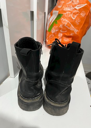Siyah Bağcıklı Kadın Bot - Görsel 3