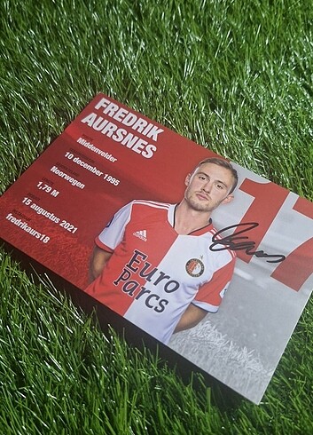  Islak İmzalı Futbolcu Kartı
