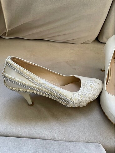 TOPUKLU DANTEL İŞLEMELİ GELİNLİK AYAKKABISI - Görsel 2