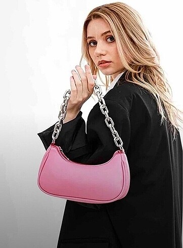 Pembe çanta