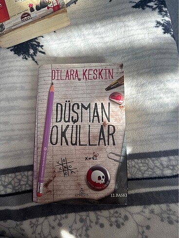Düşman okullar ciltli kitap