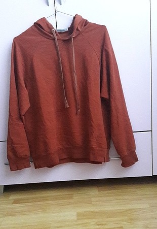 KAHVERENGI KAPŞONLU SWEATSHIRT