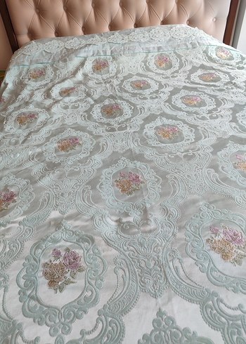 Nakışlı Pastel Renkli Çok Renkli Yatak Örtüsü