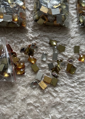 Altın ve Gri taş - Görsel 2