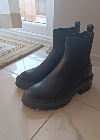 Stradivarius Kadın Bot