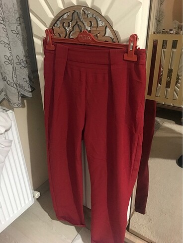 Diğer Kırmızı ve pudra pembe kumaş pantolonlar