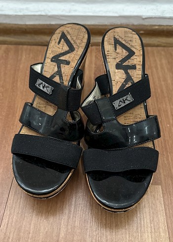 Anne Klein 38