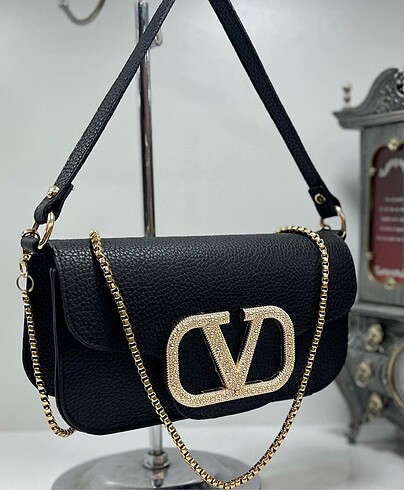 Valentino model