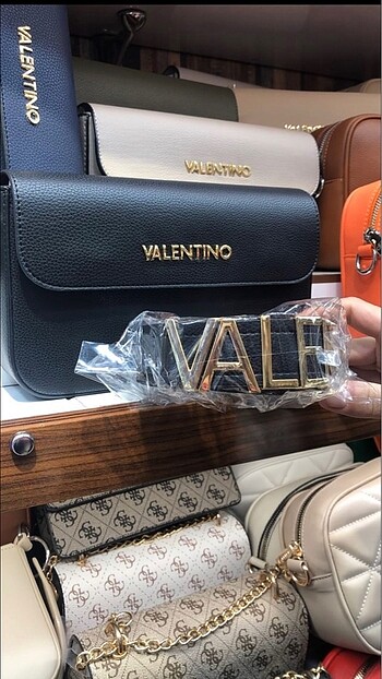 Valentino Valentino Model