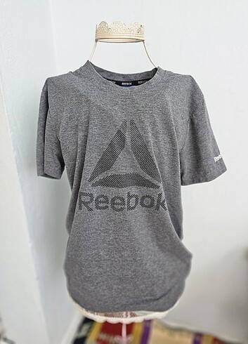 #reebook gri tshirt 