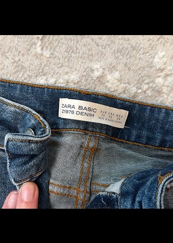 Boncuk Detaylı Mini Denim Şort - Görsel 3