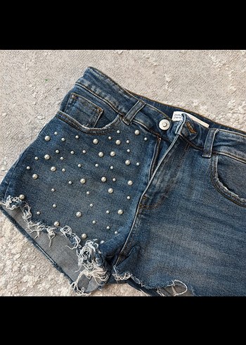 Boncuk Detaylı Mini Denim Şort - Görsel 2