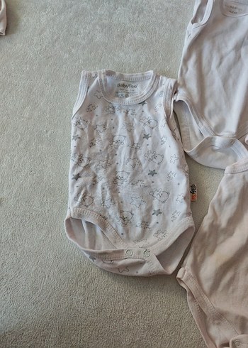 Pamuklu Beyaz ve Gri Erkek Bebek Atlet Bodysuit - Görsel 2