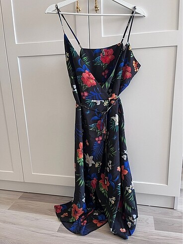 Stradivarius bağlamalı elbise
