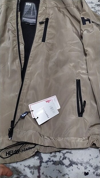 Helly Hansen Yeni etiketli yurt dışı barkodlu 