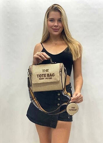 Marc jacobs çanta ambalajında etiketli 