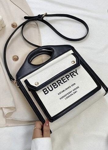 Burberry çanta ambalajında etiketli sıfır 