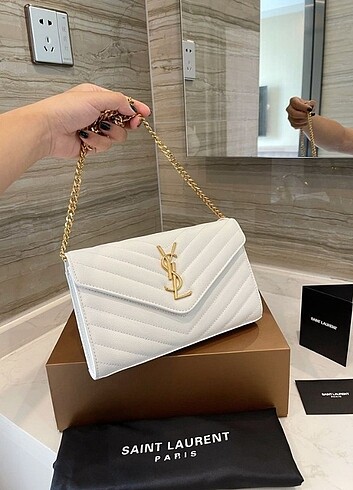 Yves saint laurent çanta ambalajında etiketli 