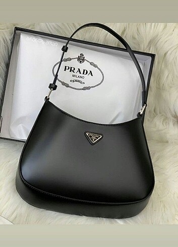 Prada Prada çanta ambalajında etiketli sıfır ürün 