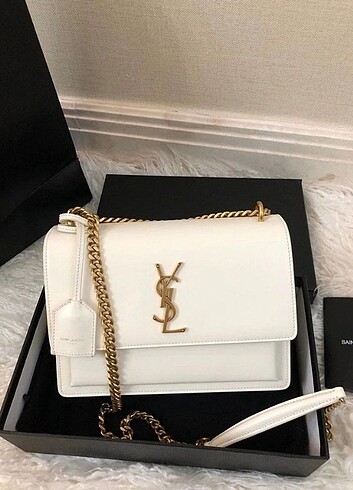 Yves saint laurent çanta ambalajında etiketli sıfır ürün