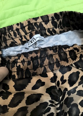 Düğmeli Leopar Desenli Kadın şort - Görsel 2