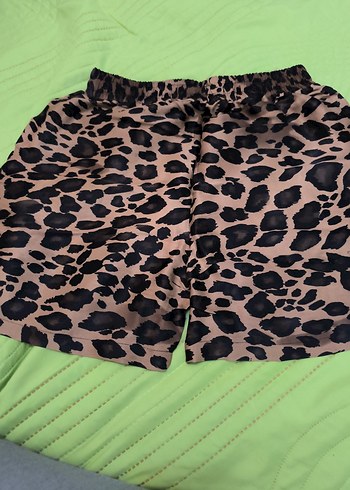 Düğmeli Leopar Desenli Kadın şort - Görsel 4