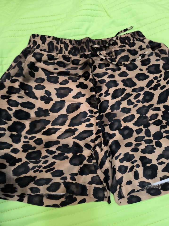 Düğmeli Leopar Desenli Kadın şort - Görsel 5