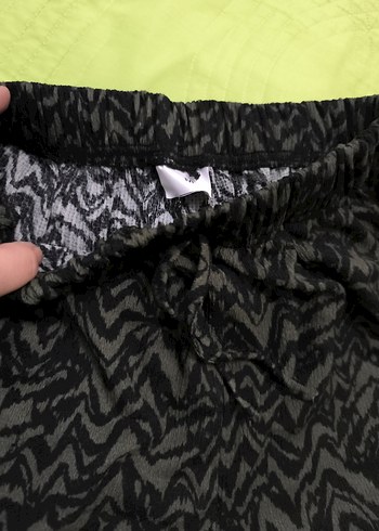 Gri Desenli Midi Şortu - Görsel 5