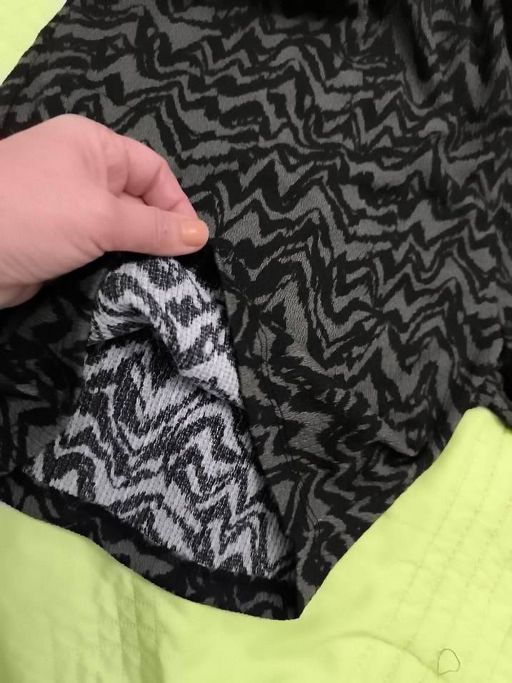 Gri Desenli Midi Şortu - Görsel 3