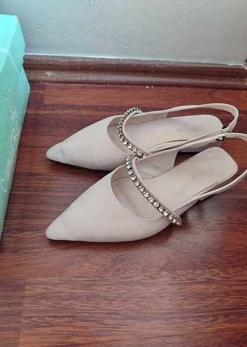 37 Beden ten rengi Renk Bej Süet Zincir Detaylı Stiletto Topuklu Kadın Ayakkabı