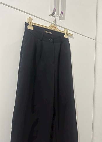 Geniş Kesim Siyah Kumaş Pantolon - Görsel 3