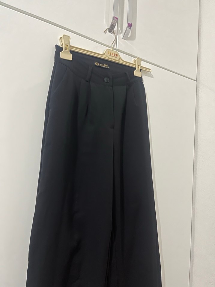 Geniş Kesim Siyah Kumaş Pantolon - Görsel 3