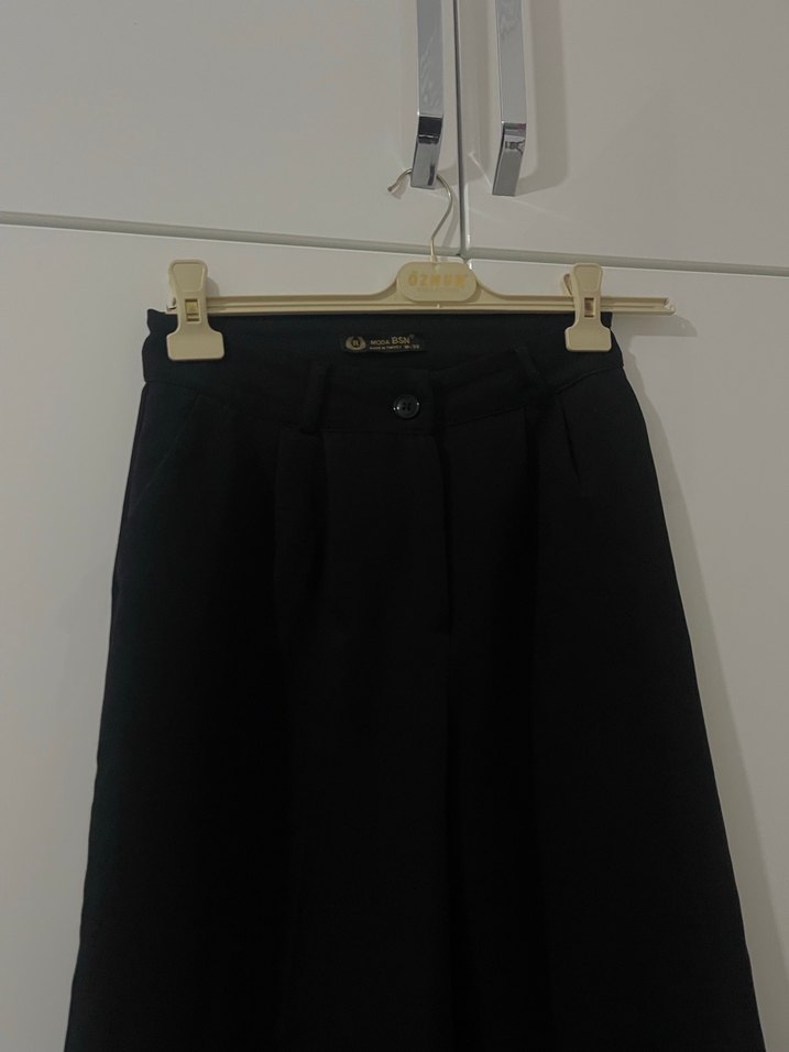 Geniş Kesim Siyah Kumaş Pantolon - Görsel 2