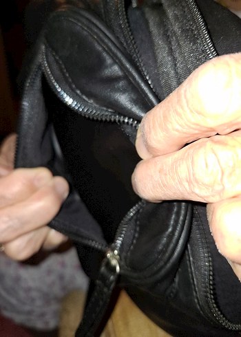 Siyah Deri Bel Çantası - Görsel 3