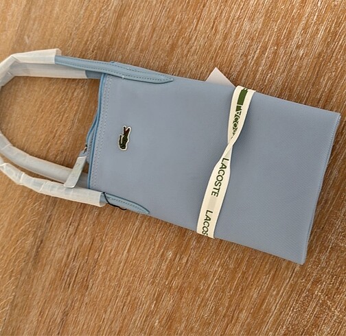 Lacoste Lacoste çantan(deformasyon mevcut)