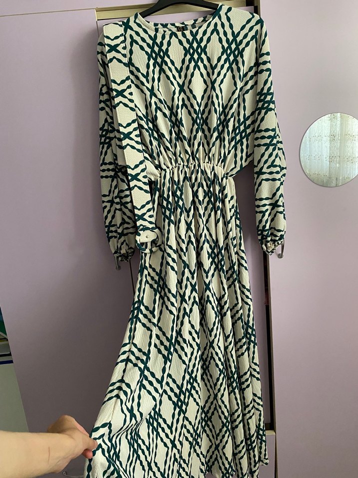 Yeşil kemerli uzun Kadın Elbise - Görsel 2