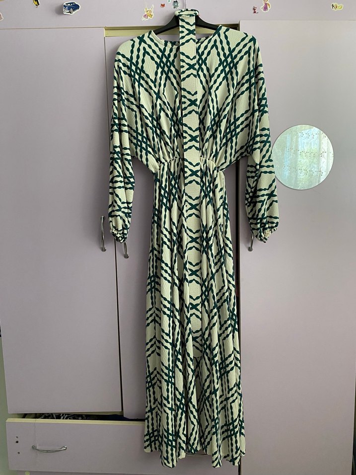 Yeşil kemerli uzun Kadın Elbise - Görsel 4