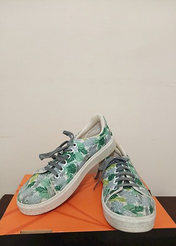 Kadın Gri Yaprak Desenli Günlük Spor Ayakkabı - Görsel 2