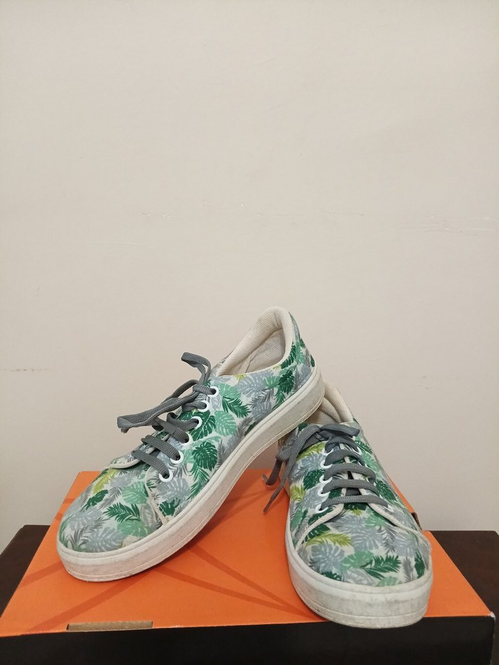 Kadın Gri Yaprak Desenli Günlük Spor Ayakkabı - Görsel 2