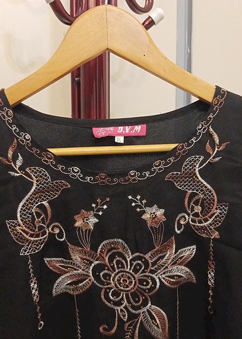 Uzun Kollu Siyah Nakışlı Bluz - Görsel 3