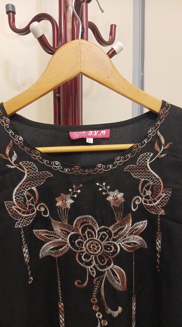 Uzun Kollu Siyah Nakışlı Bluz - Görsel 3