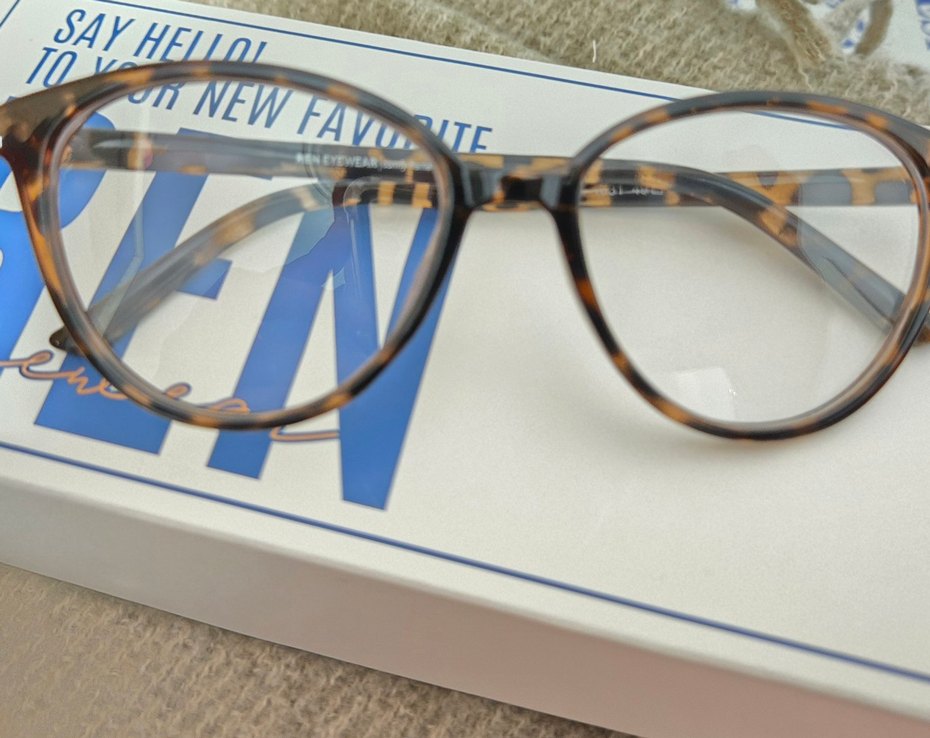 Kemer Detaylı Koyu Sarı Kadın Gözlüğü - Görsel 3