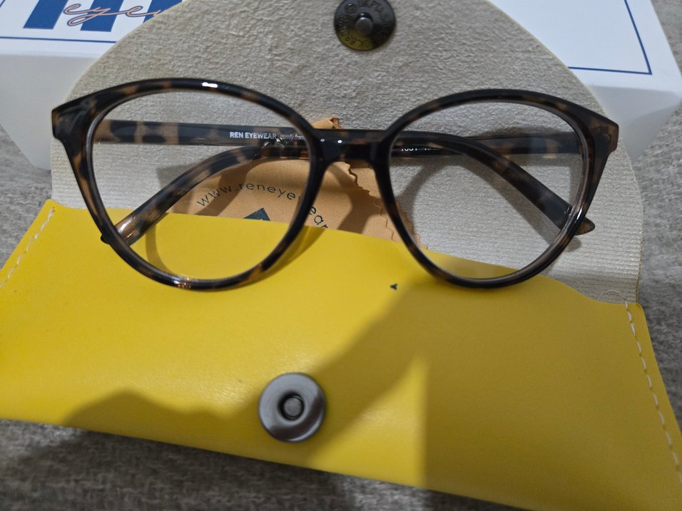 Kemer Detaylı Koyu Sarı Kadın Gözlüğü - Görsel 2