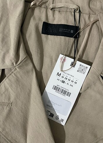 Zara ZARA ÇIKARILABİLİR KAPÜŞONLU KISA TRENÇKOT