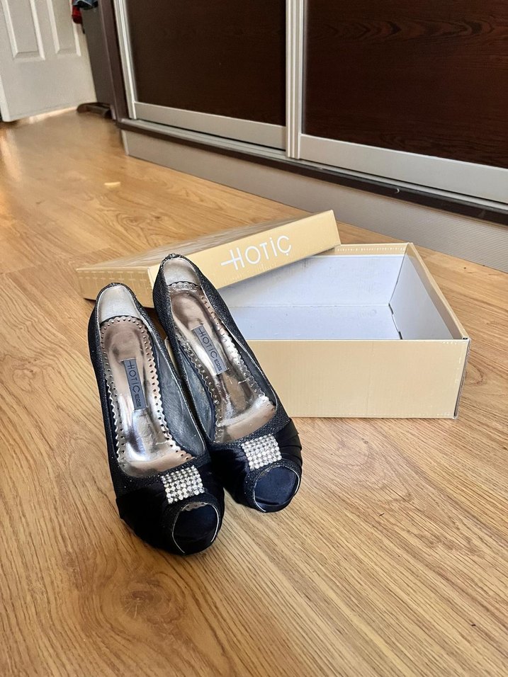 Siyah Payetli İnce Topuklu Kadın Ayakkabı - Görsel 2