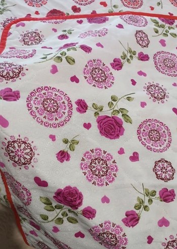 Çift kişilik pike 2 renklli Kırmızı Çiçek Desenli Yatak Örtüsü - Görsel 2