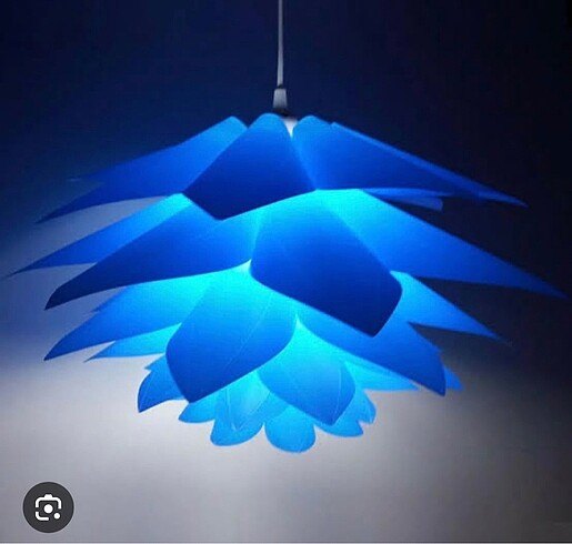 Beden beyaz Renk Plastik parçalardan yapılan çiçek avize