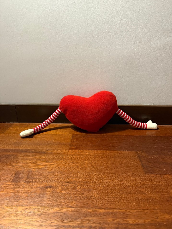 Kırmızı Kalp Şeklinde Peluş Oyuncak - Görsel 2