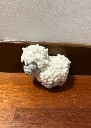 Beyaz ve Gri Peluş Kuzu Oyuncak - Görsel 2